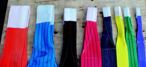 Résistance à la rupture de 2 T Sling de tissu en polyester largeur 25 mm pour une manipulation sûre et durable du matériau